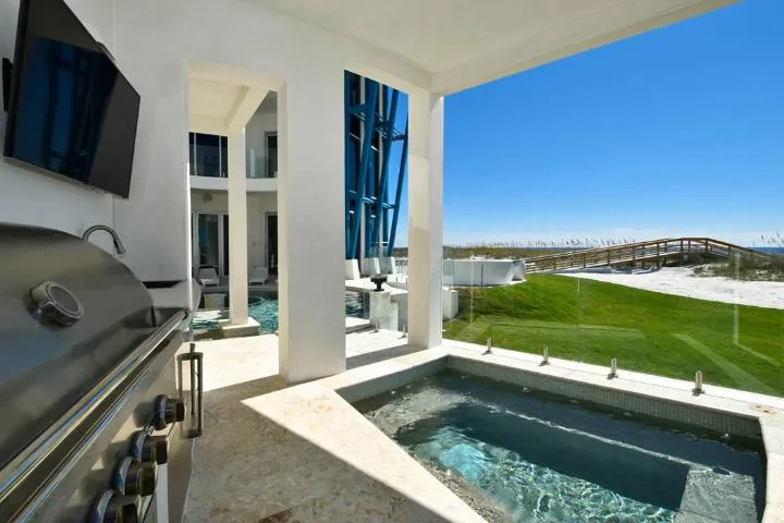 Pool deck, spa & coping · Destin, Florida